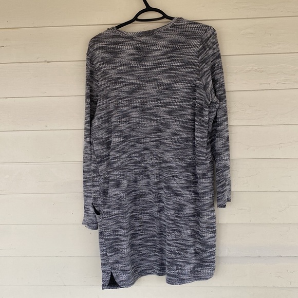 Long Sleeve Top with Pockets - Picture 3 of 3